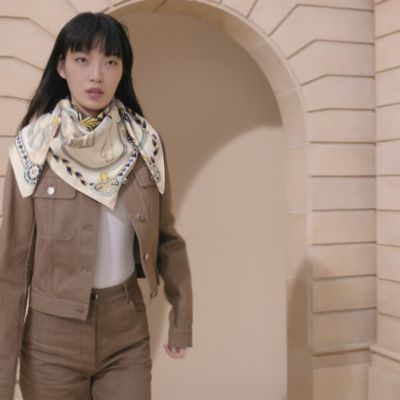 View: video, Harnais de Coeur scarf 90